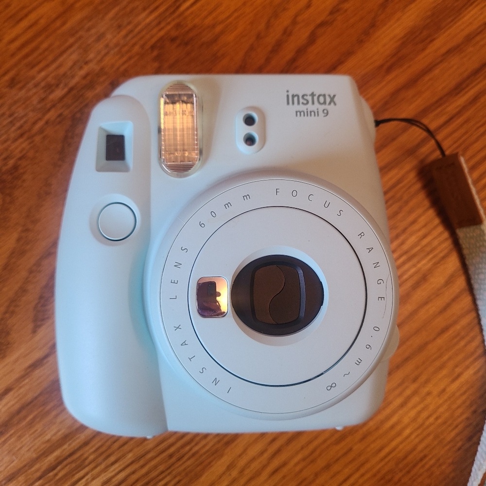 Fuji-film Instax mini 9